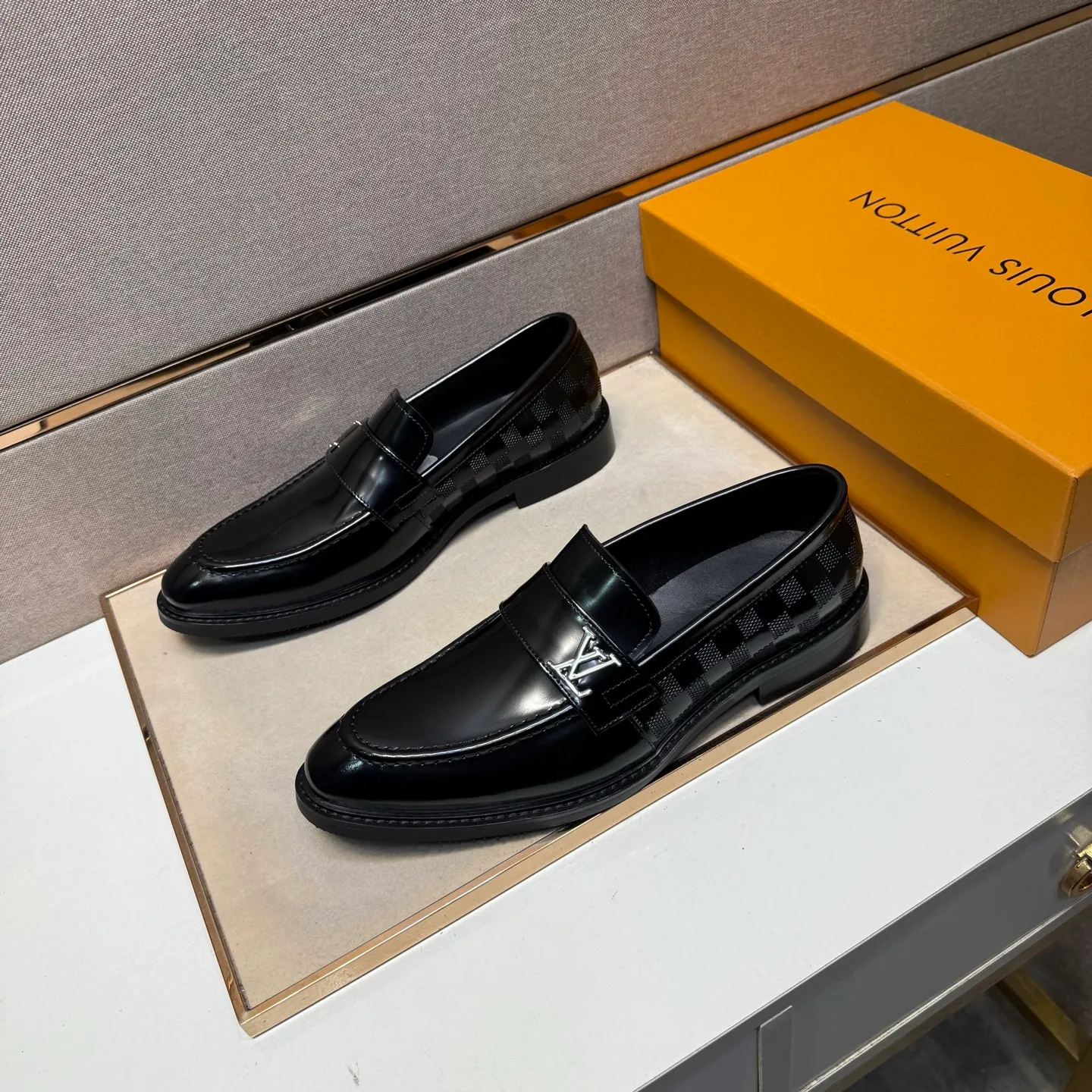 Men's men's shoes 💰pp462【LV～】Men's casual leather shoes 2025z cabinet sales simultaneously 🔶Size: 39-44#️⃣ 🔷2 colors🔜The upper is made of multi-material splicing➕Cow leather lining, comfortable and breathable, sole: original comfortable and wear-resistant outsole, ⚠️real thing📱photographed🎬real thing is better📢📢📢